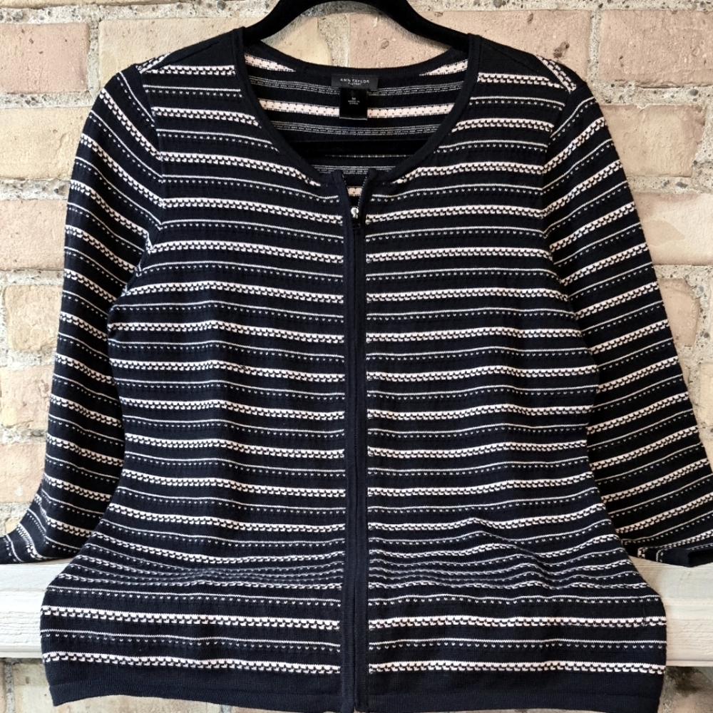 Ann Taylor Factory sweater size Medium